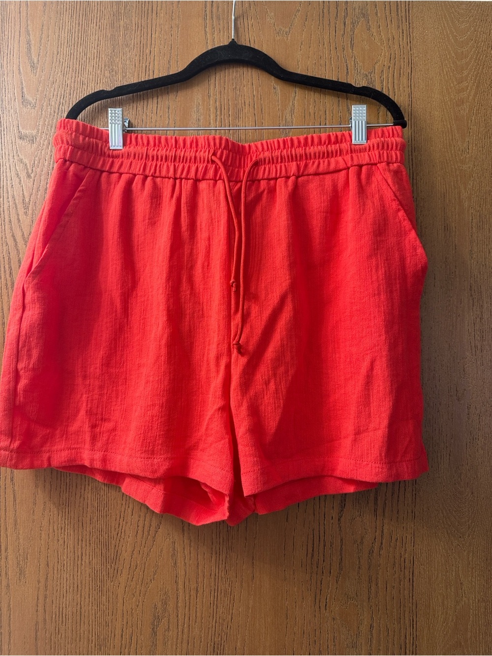 Casual Elastic-Waist Red Shorts